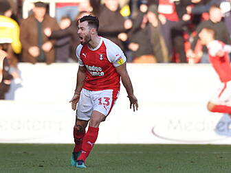 Richie Towell agrees to sign f...